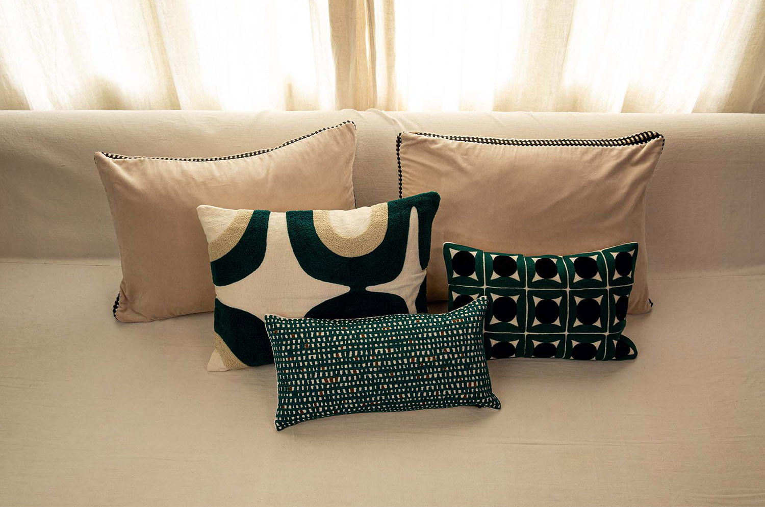 【海外取寄品】ELITIS(エリティス) Nirvana クッション(Kaki) 55x40cm 中材付