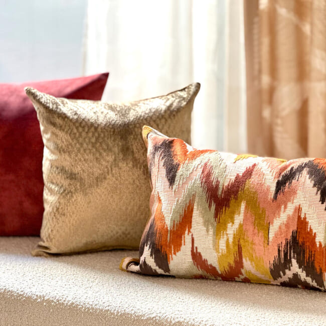 The Ikat Velours イカット調 ベルベットクッション (Terracotta) 65×40cm 中材付