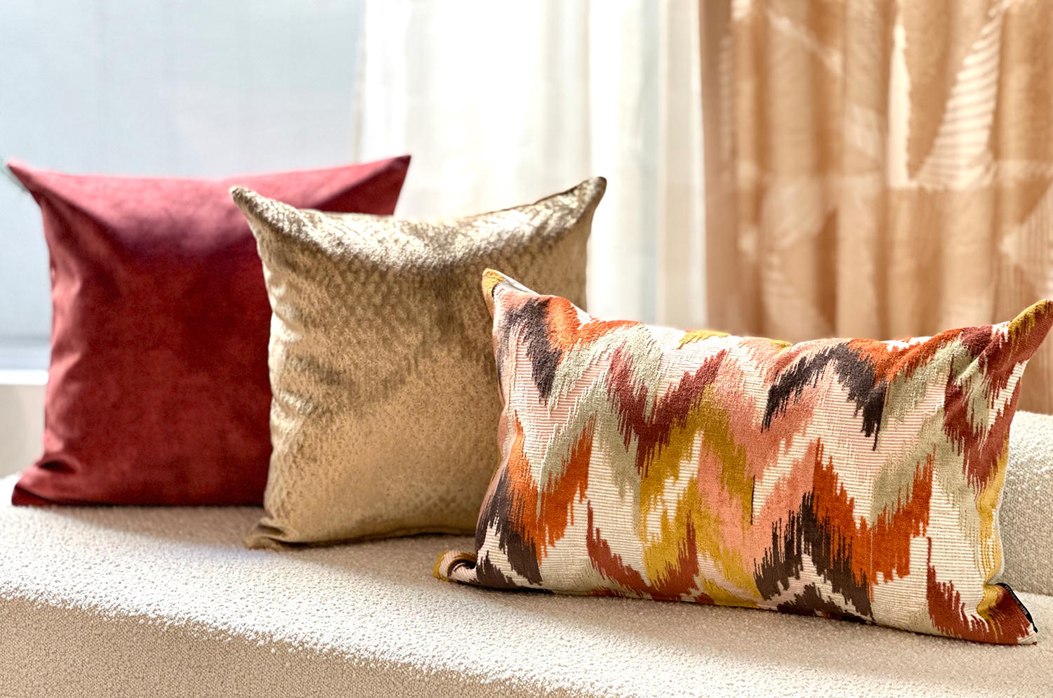 The Ikat Velours イカット調 ベルベットクッション (Terracotta) 65×40cm 中材付