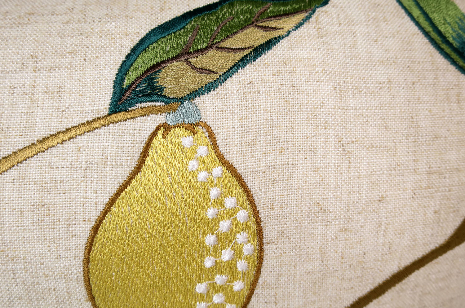 The MORRIS ウイリアムモリス レモンツリー 刺繍クッション(ライトグリーン) 50×35cm 中材付