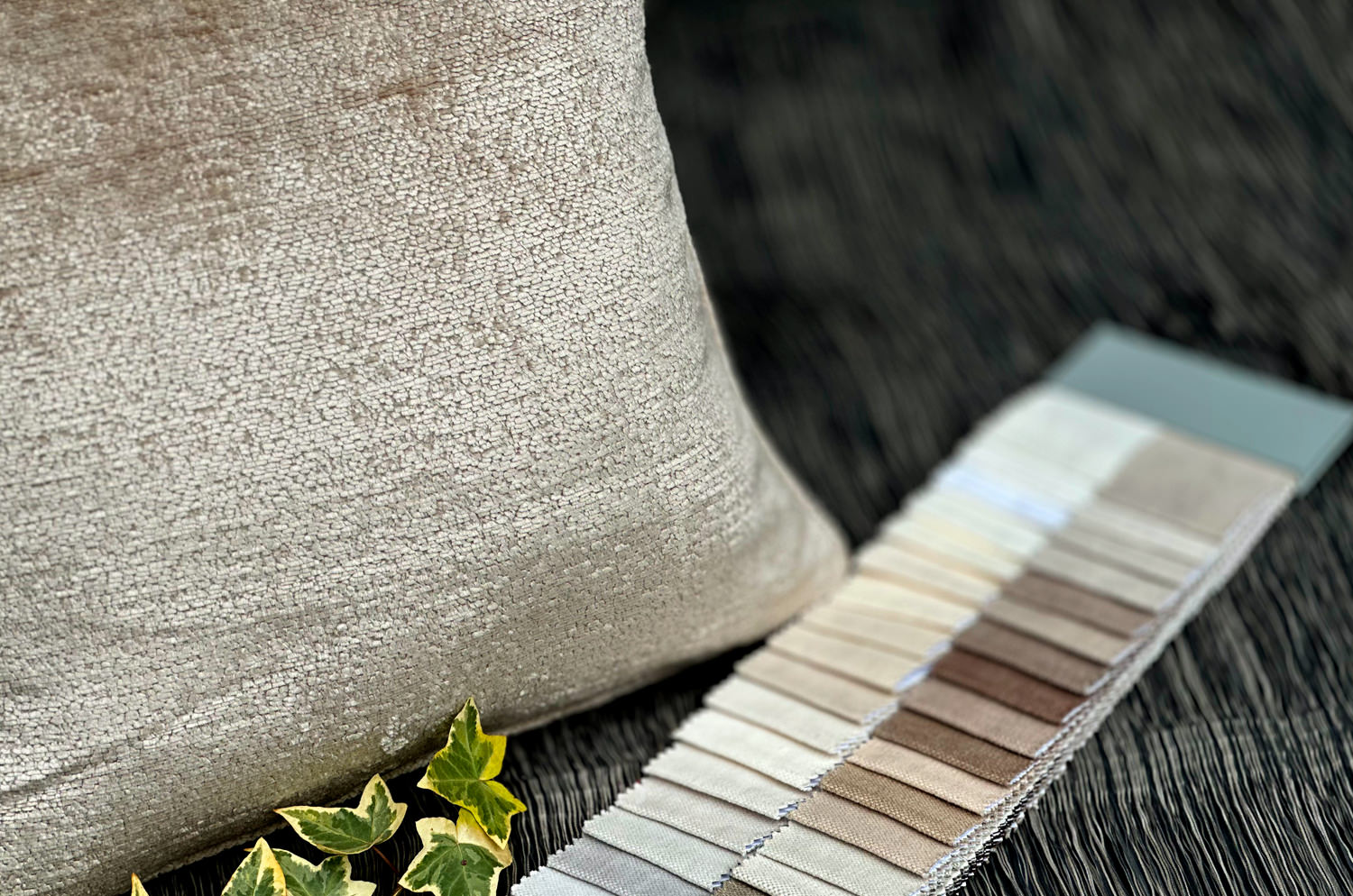 The Noble ソフトノーブルベルベット パイピング付クッションカバー(Oatmeal) 50×50cm