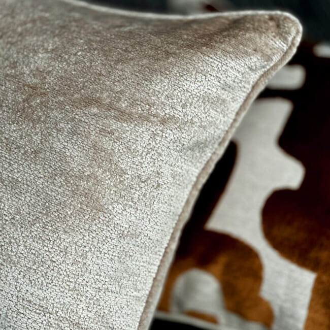 The Noble ソフトノーブルベルベット パイピング付クッションカバー(Oatmeal) 50×50cm