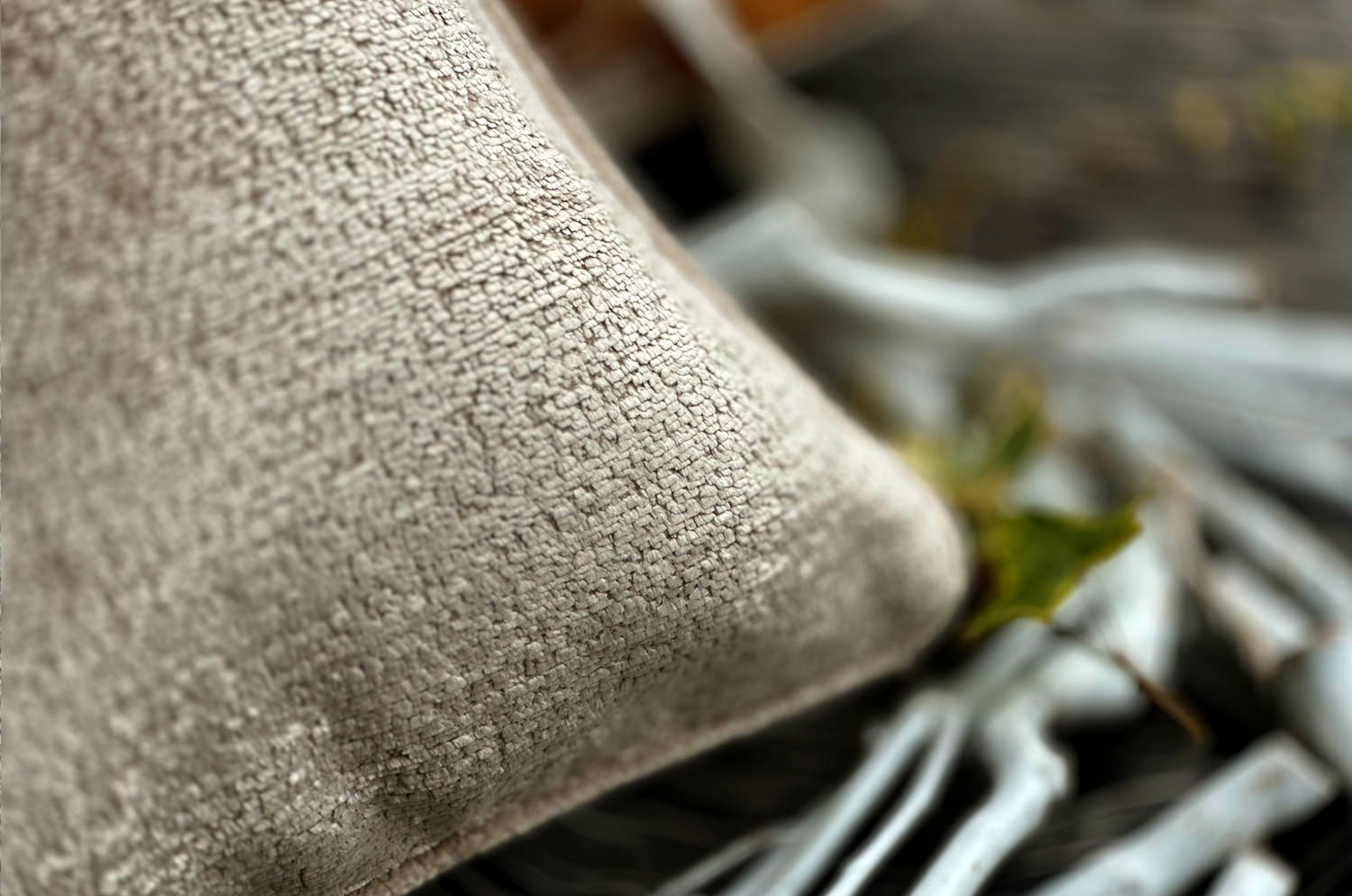 The Noble ソフトノーブルベルベット パイピング付クッションカバー(Oatmeal) 50×50cm