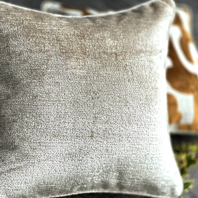 The Noble ソフトノーブルベルベット パイピング付クッションカバー(Oatmeal) 50×50cm