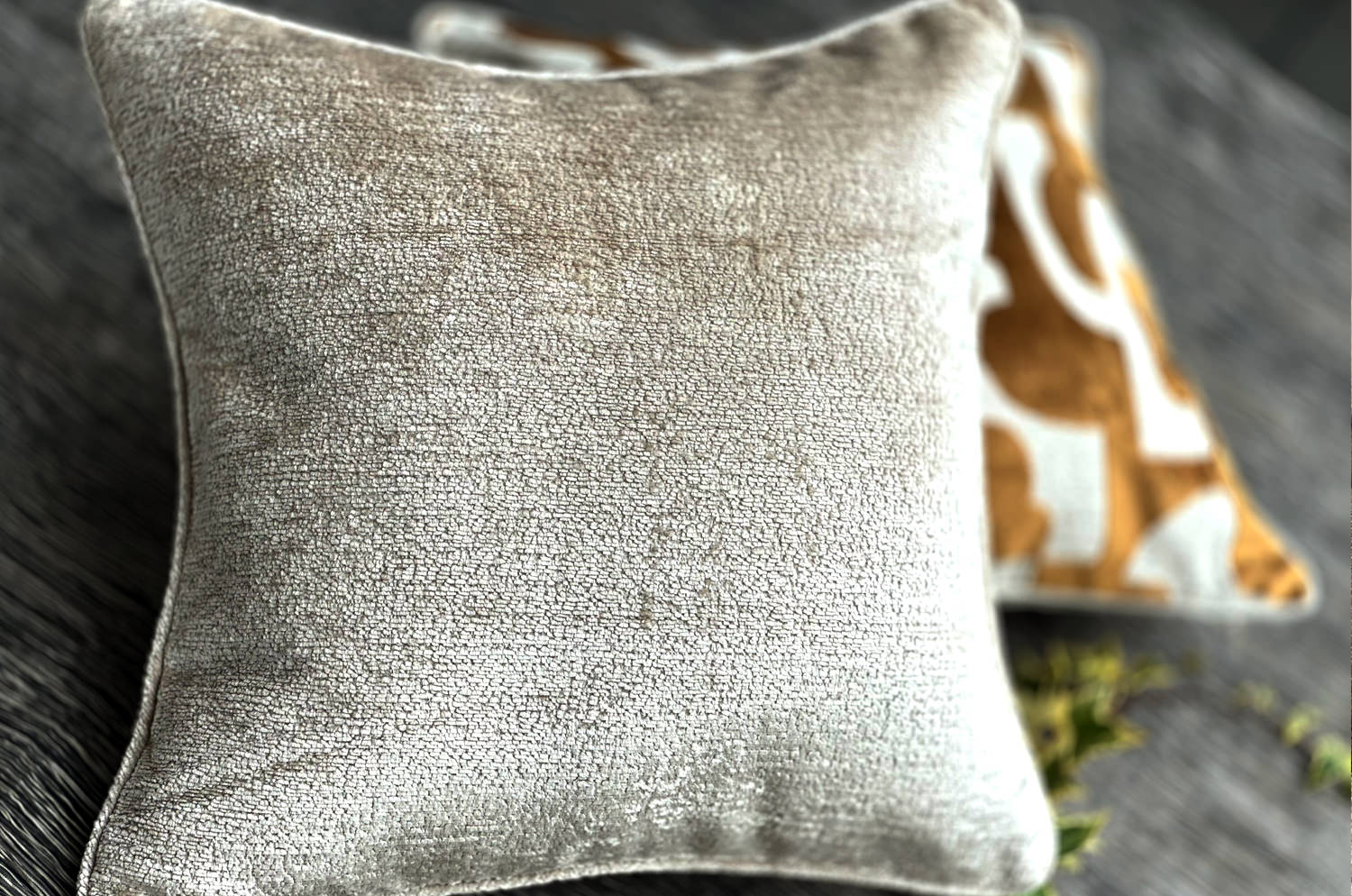 The Noble ソフトノーブルベルベット パイピング付クッションカバー(Oatmeal) 50×50cm