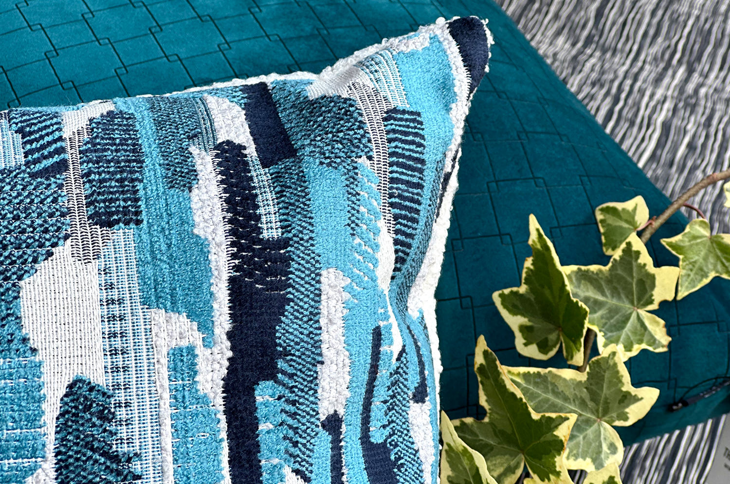 The Bleu Surface ブルーサーフェス ジャガードベルベット クッションカバー 45×45cm