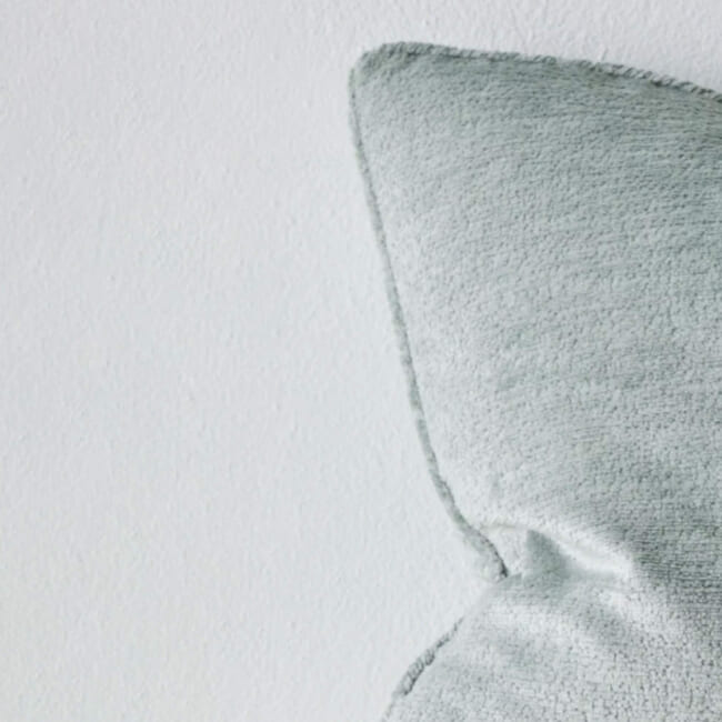 The Noble ソフトグロウベルベット パイピング付クッションカバー(Chateau) 50×50cm