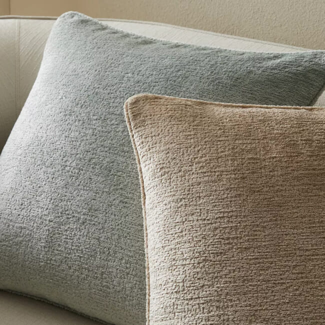 The Noble ソフトグロウベルベット パイピング付クッションカバー(Chateau) 50×50cm