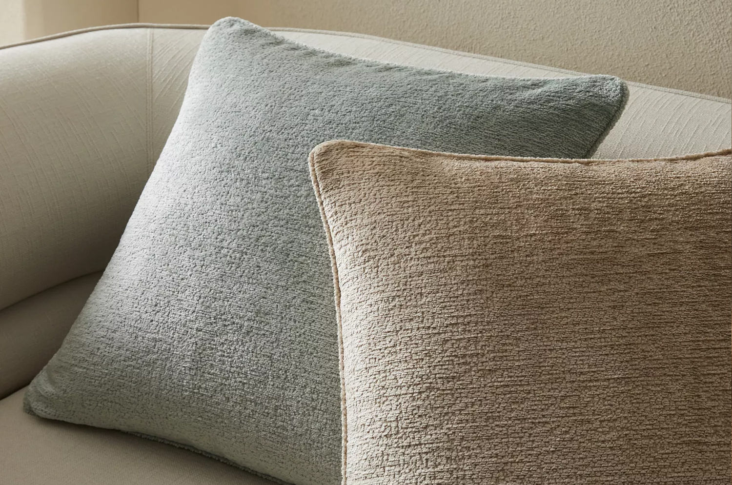 The Noble ソフトグロウベルベット パイピング付クッションカバー(Chateau) 50×50cm