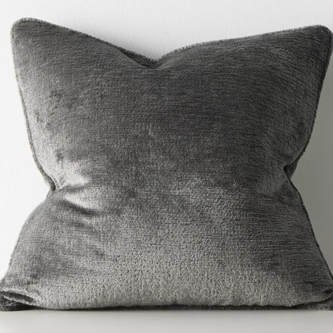 The Noble ソフトグロウベルベット パイピング付クッションカバー(Coal) 50×50cm