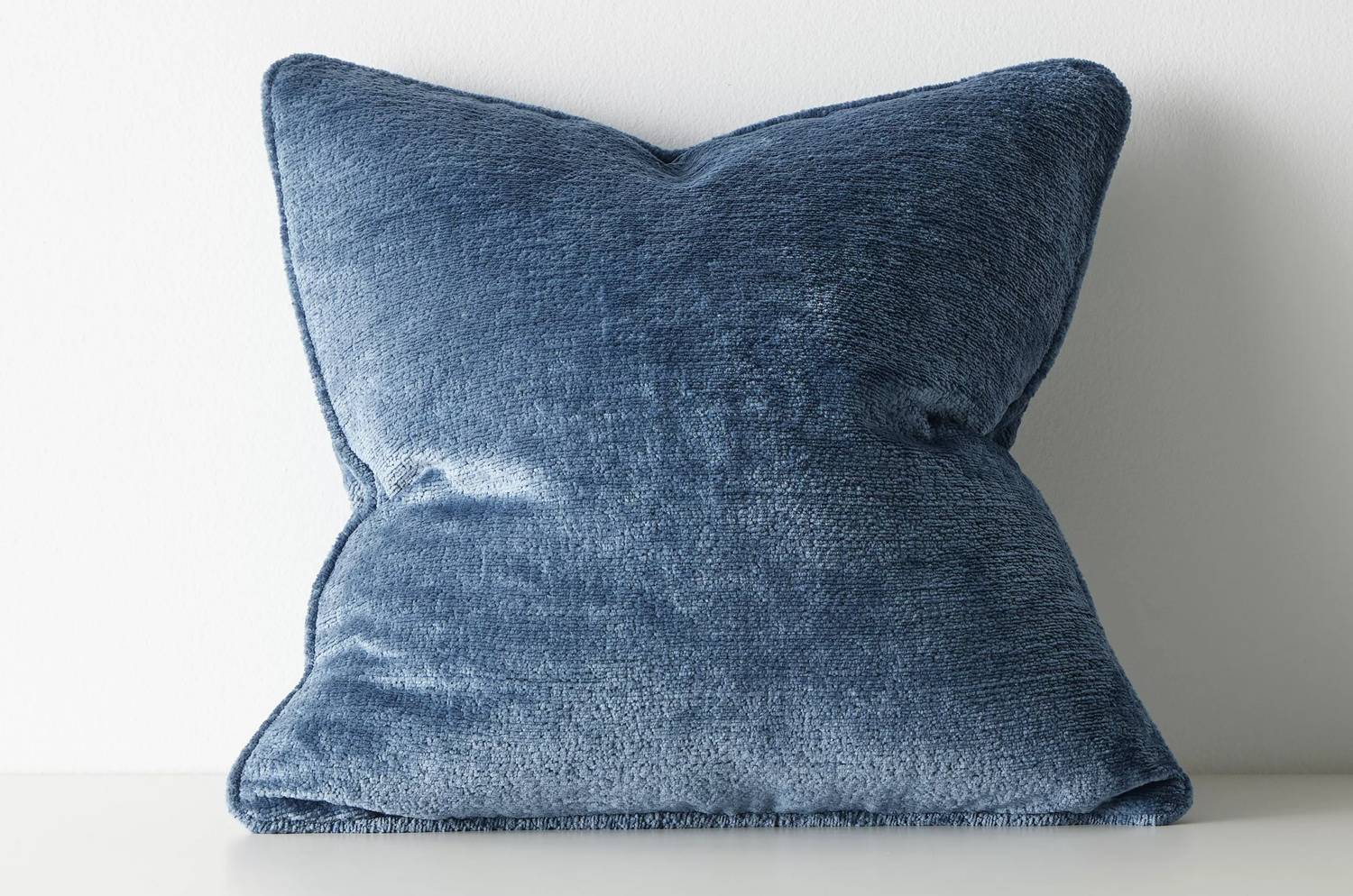 The Noble ソフトグロウベルベット パイピング付クッションカバー(Marine) 50×50cm