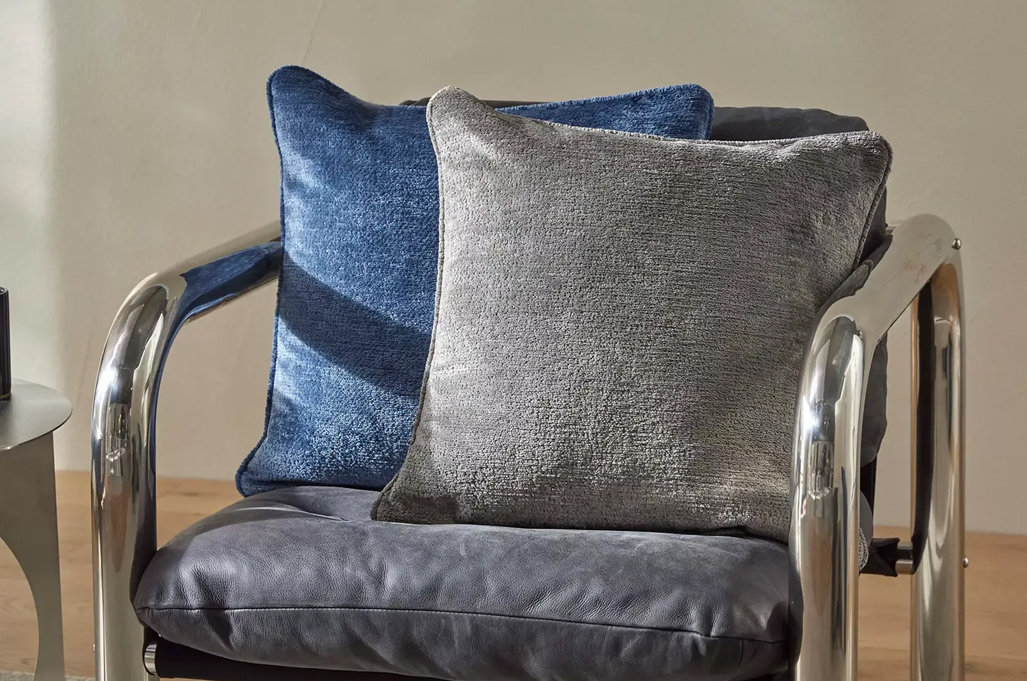 The Noble ソフトグロウベルベット パイピング付クッションカバー(Marine) 50×50cm