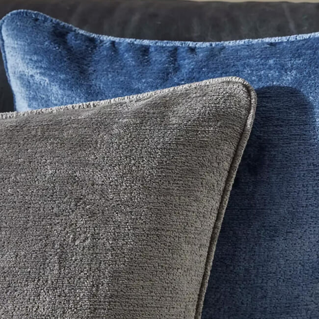 The Noble ソフトグロウベルベット パイピング付クッションカバー(Marine) 50×50cm