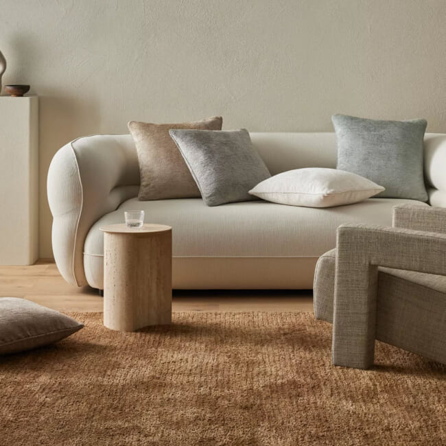 The Noble ソフトグロウベルベット パイピング付クッションカバー(Oatmeal) 50×50cm