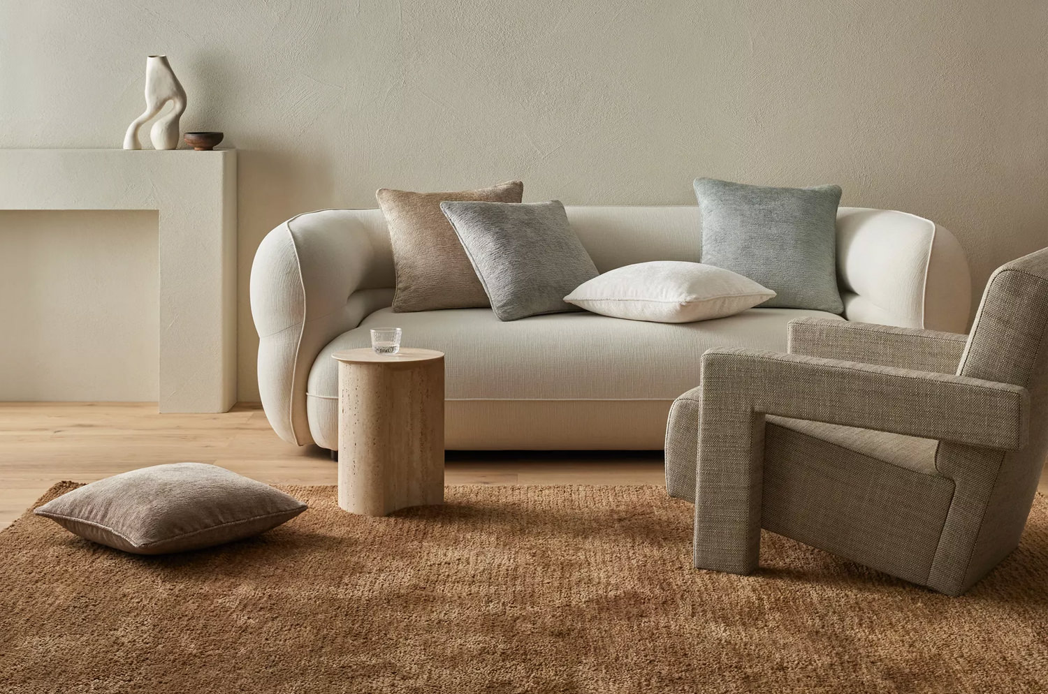 The Noble ソフトグロウベルベット パイピング付クッションカバー(Oatmeal) 50×50cm