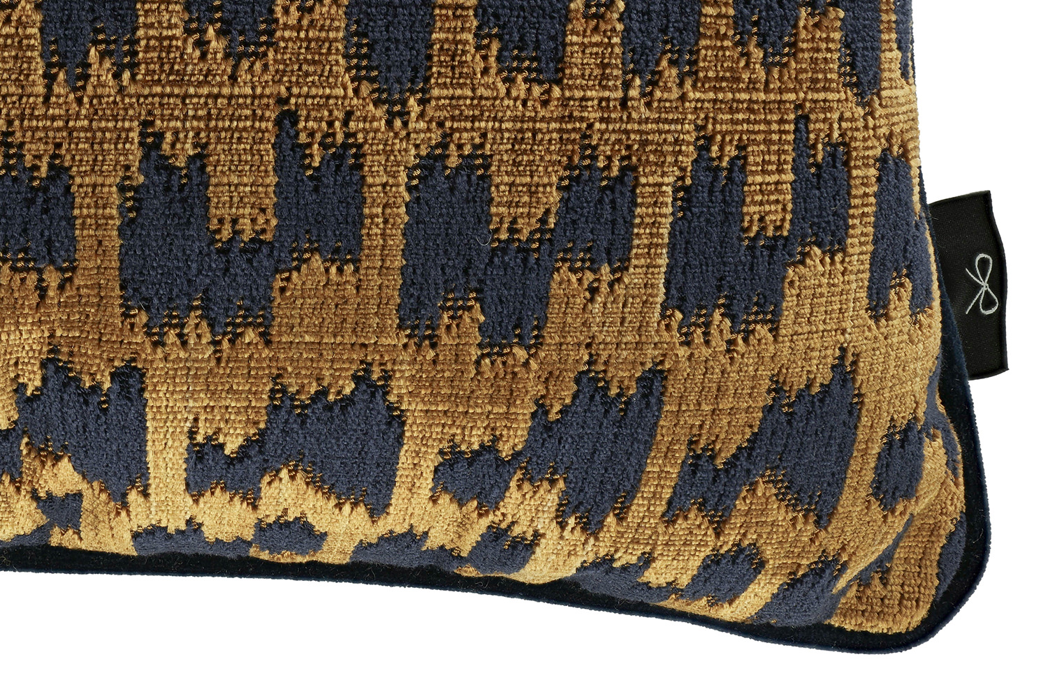 【海外取寄品】BLACK edition(ブラックエディション) Koba クッション(Manuka) 60x40cm 中材付