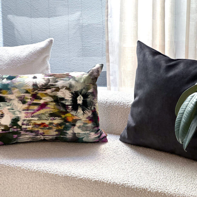 空間が一瞬で整う3点コーディネートセット！【BLACKが創る、大人のラグジュアリー】(中材付)