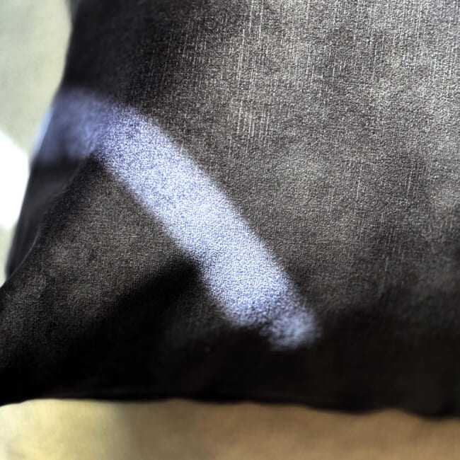 空間が一瞬で整う3点コーディネートセット！【BLACKが創る、大人のラグジュアリー】(中材付)