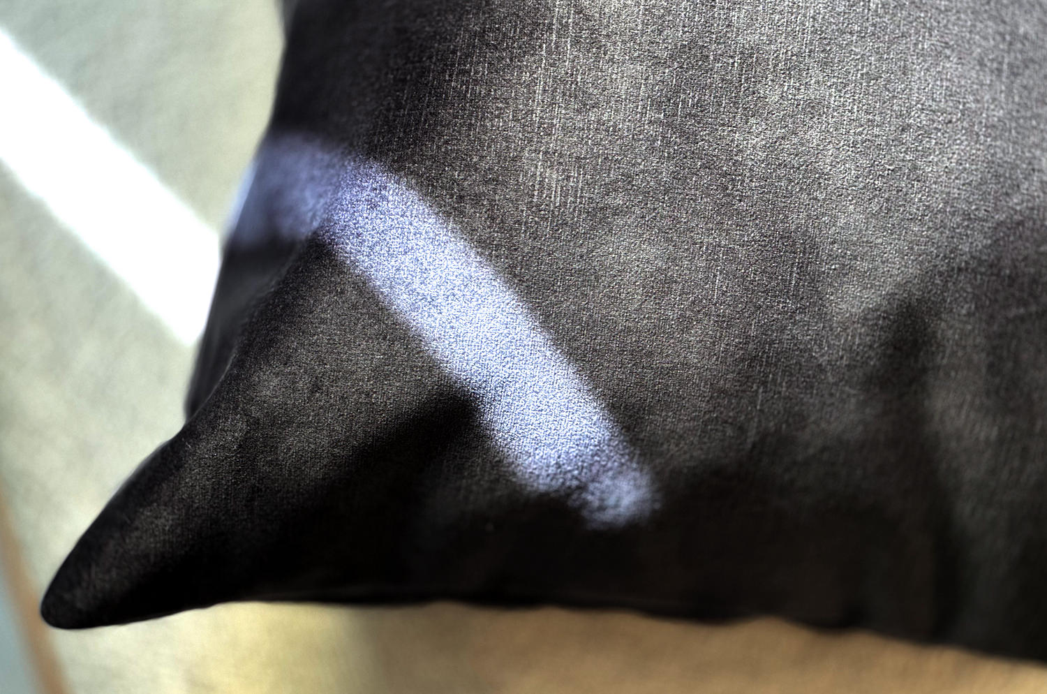 空間が一瞬で整う3点コーディネートセット！【BLACKが創る、大人のラグジュアリー】(中材付)