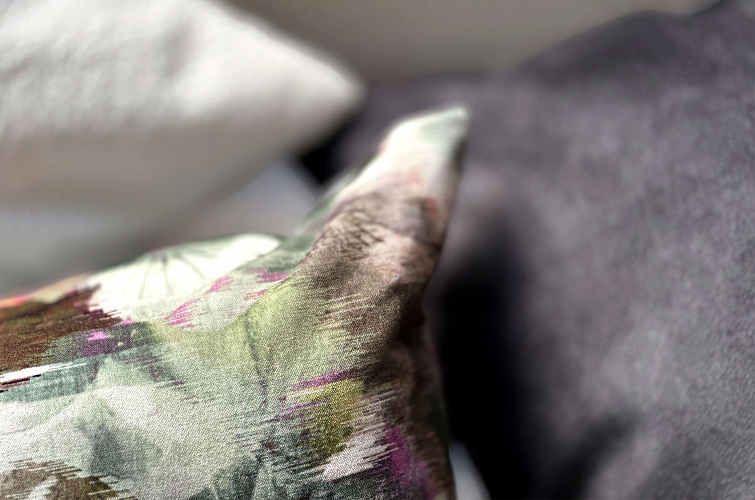 空間が一瞬で整う3点コーディネートセット！【BLACKが創る、大人のラグジュアリー】(中材付)