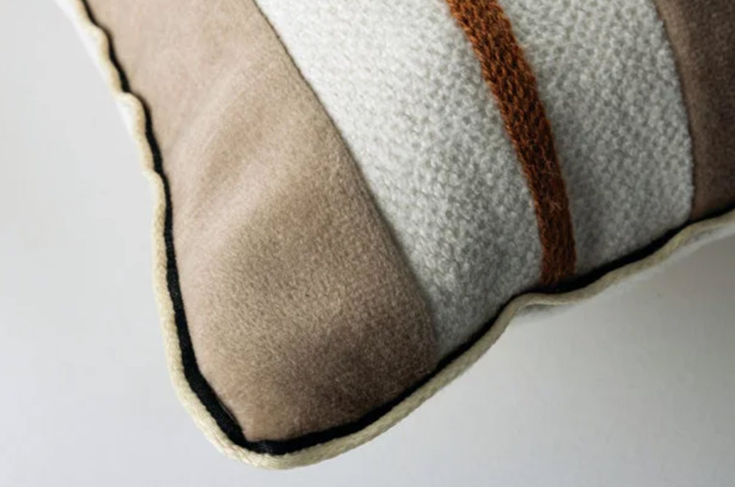 【海外取寄品】CASAMANCE JOSHUA ジョシュア クッションカバー(Noix nacre) 50×30cm