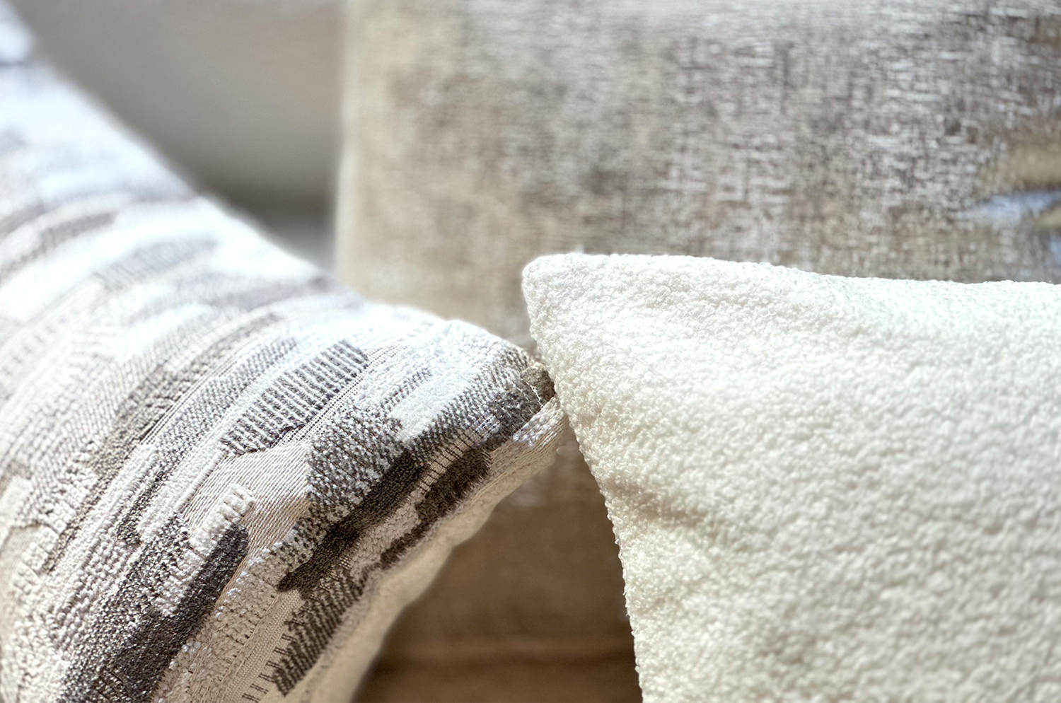 空間が一瞬で整う3点コーディネートセット！【空間を格上げする、洗練のグレージュ】(中材付)