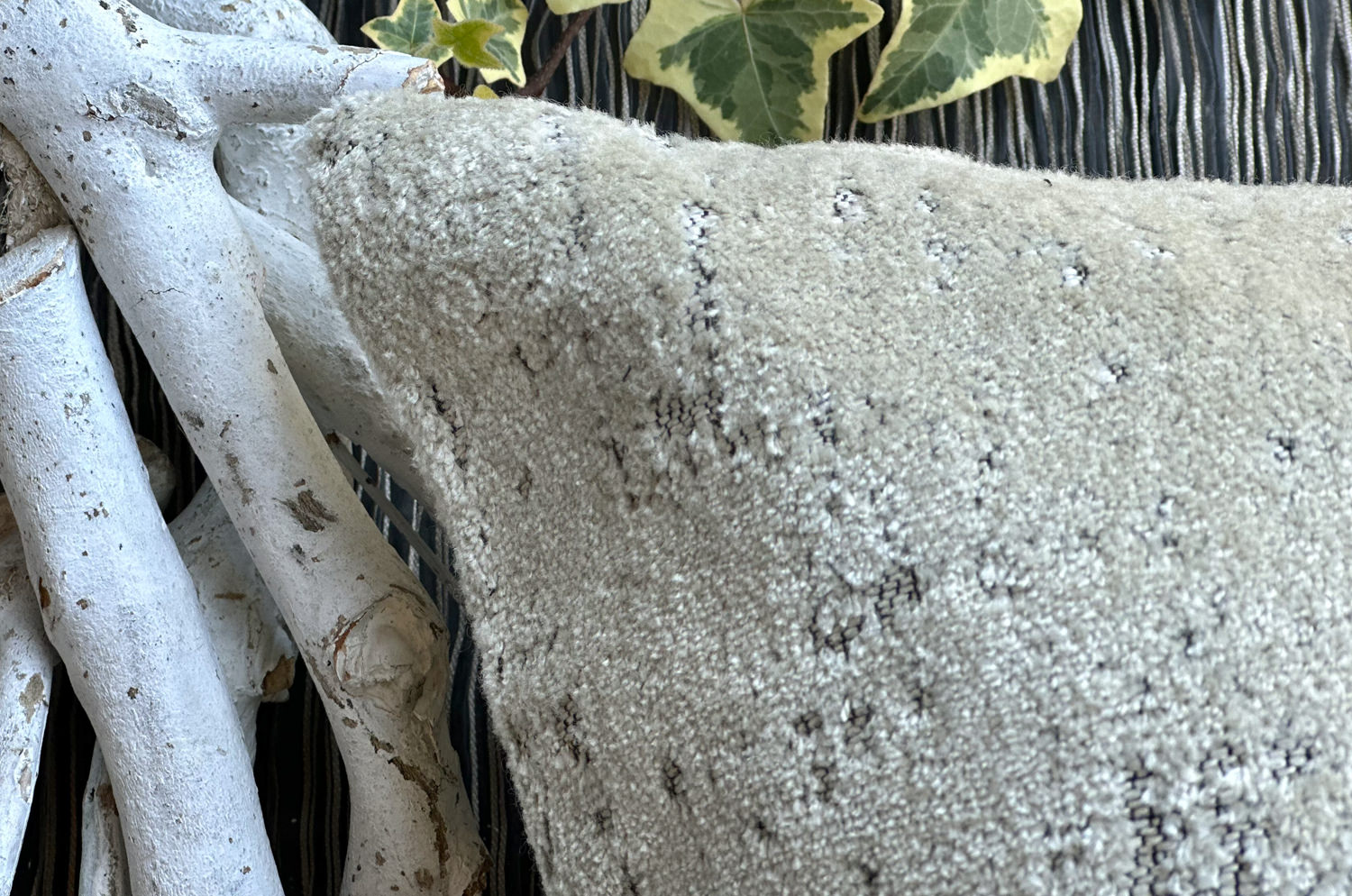 The SPHINX スフィンクス フレンチデザインベルベット クッションカバー (グレージュ) 45×45cm