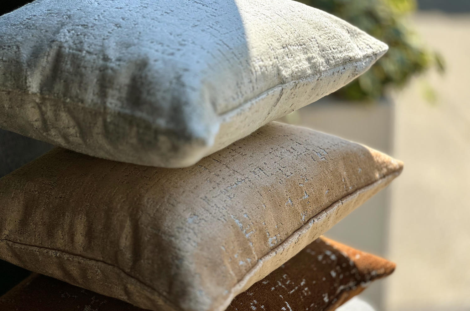 The SPHINX スフィンクス フレンチデザインベルベット クッションカバー (グレージュ) 45×45cm