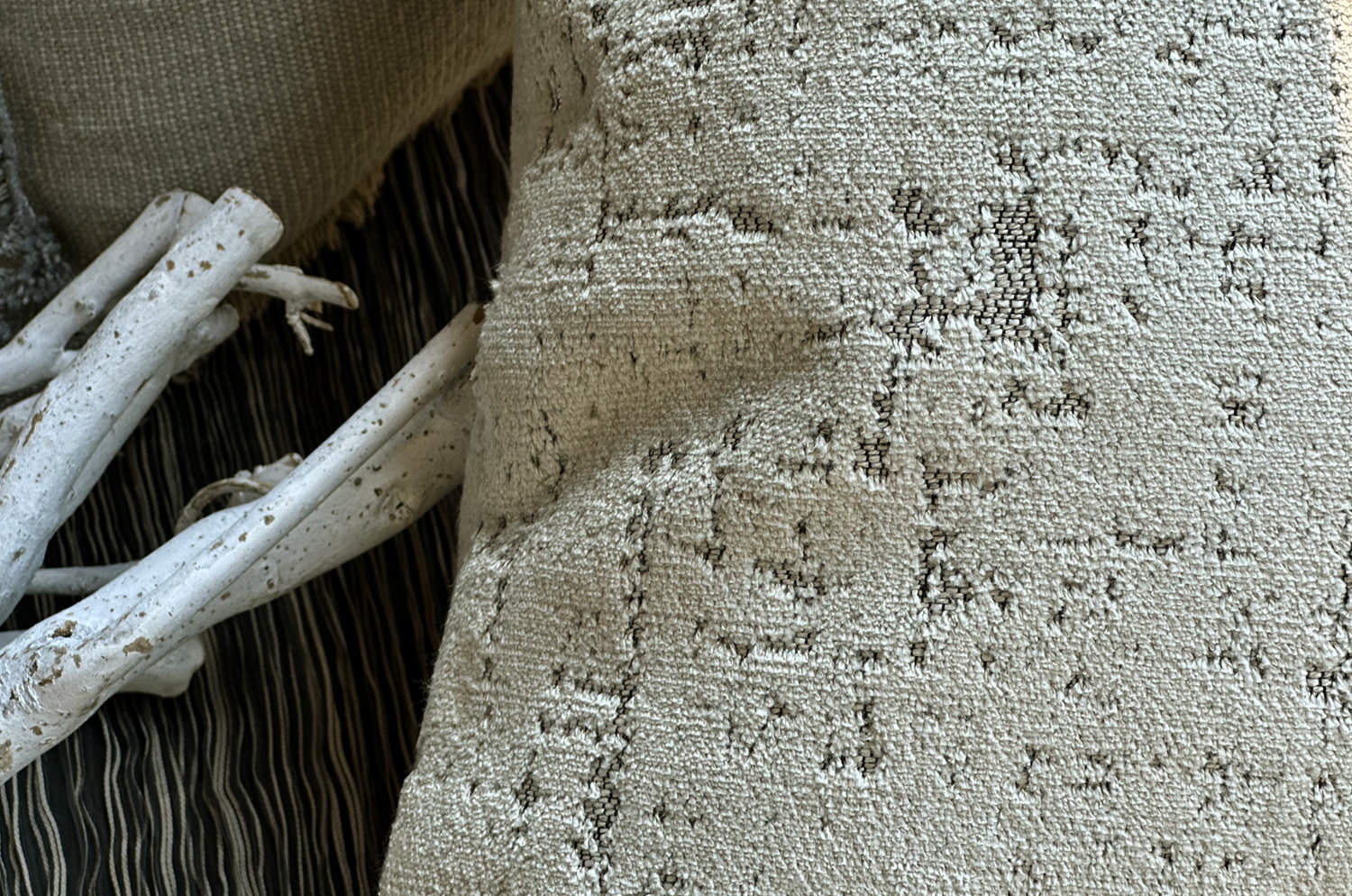 The SPHINX スフィンクス フレンチデザインベルベット クッションカバー (グレージュ) 45×45cm