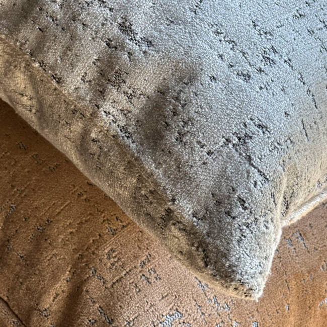 The SPHINX スフィンクス フレンチデザインベルベット クッションカバー (グレージュ) 45×45cm