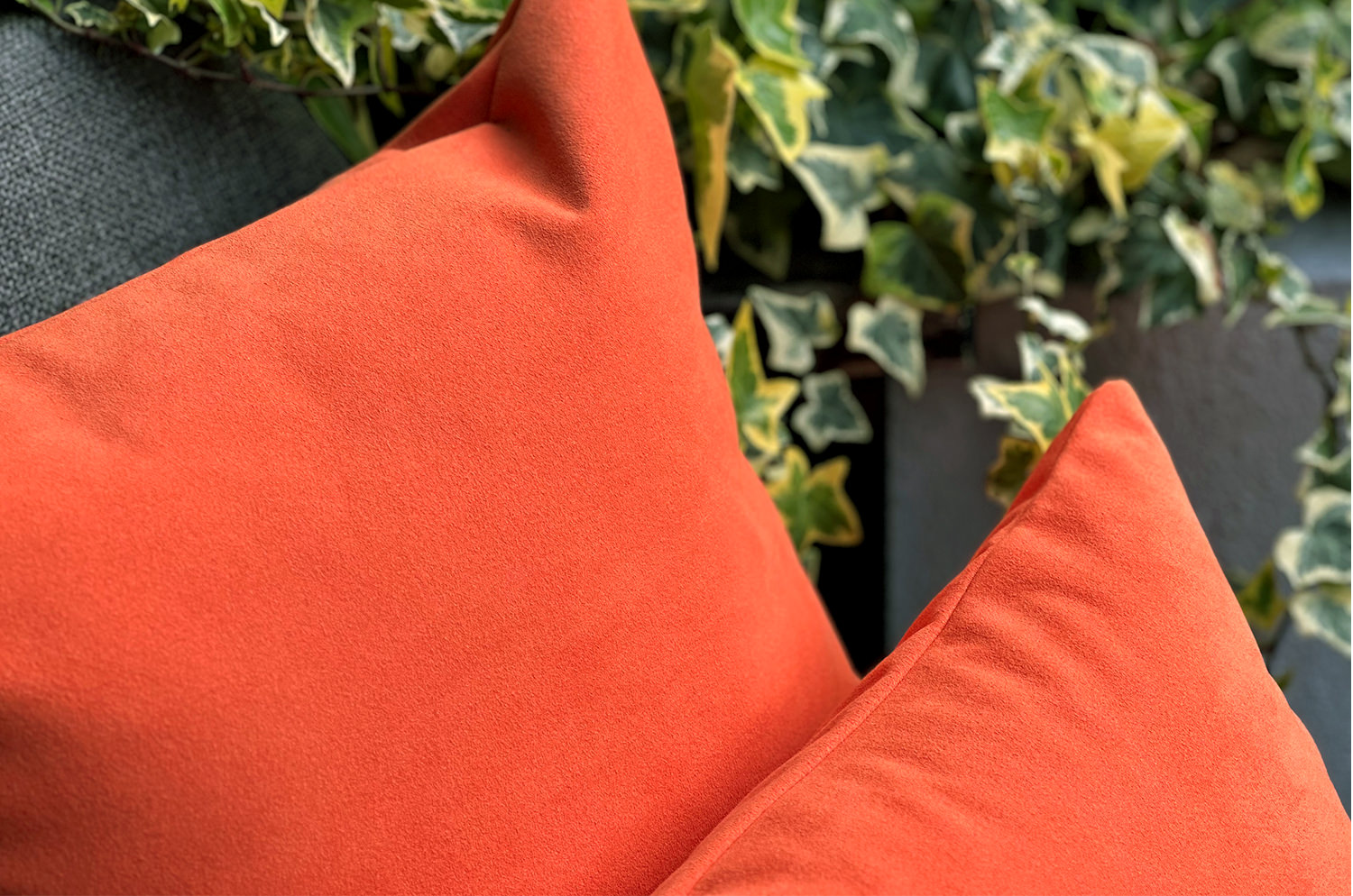 The Ultrasuede ウルトラスエード®︎HP クッションカバー (オレンジ) 45×45cm